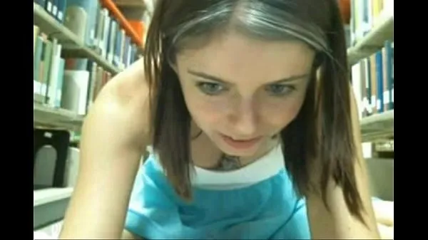 Caliente Horny teen masturbates in the library tubo total