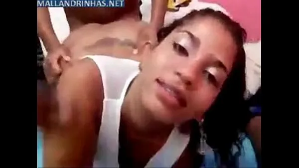 naughty giving her husband and friend إجمالي الأنبوبة الساخنة