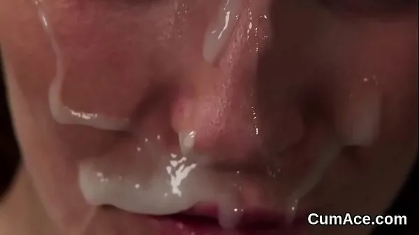 Heiße Peculiar beauty gets cumshot on her face swallowing all the jizmGesamtröhre