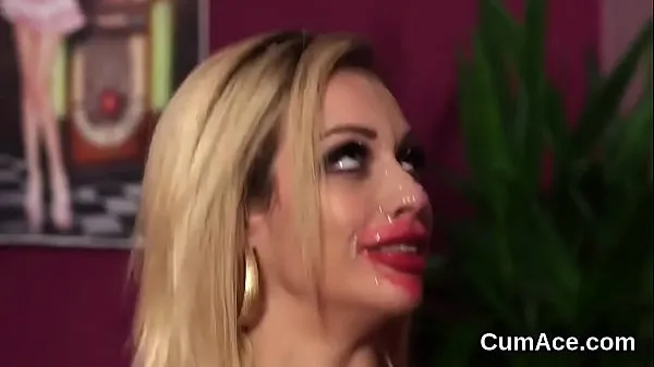 Kuuma Slutty bombshell gets sperm shot on her face gulping all the semen putki yhteensä