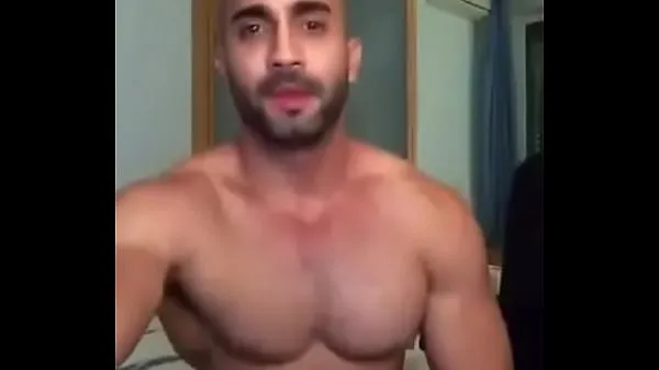 Heet Sexy muscle guy showing himself - Hot muscle guy showing off totale buis