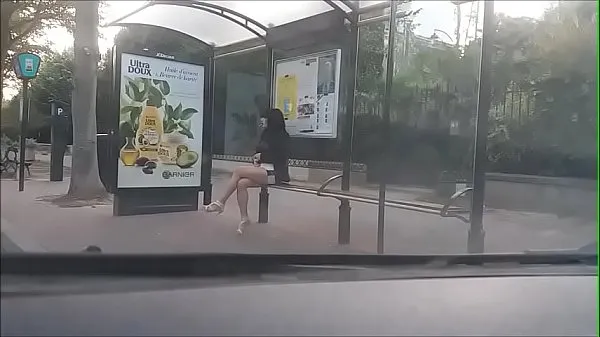 Vroča bitch at a bus stop skupna cev