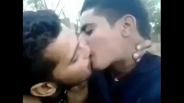 Hot Horny kisses συνολικός σωλήνας