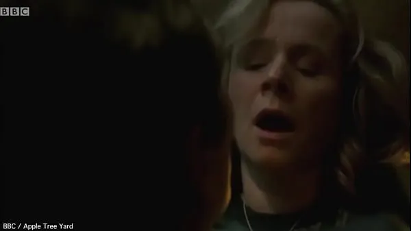 Hot Emily Watson in steamy sex scene in BBC's Apple Tree Yard totalt rør