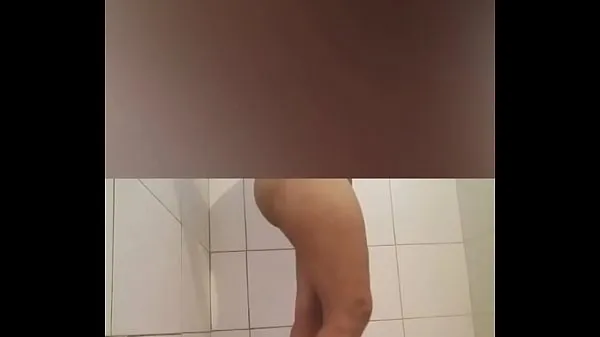 Hot Busty and booty woman showing off in the shower συνολικός σωλήνας