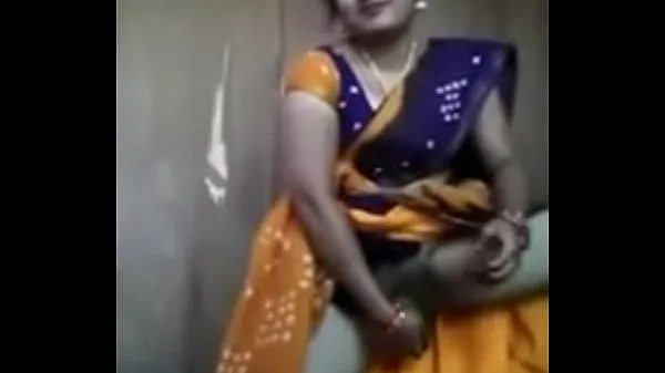 Chaud Bhabhi insère concombre dans la chatte Tube total