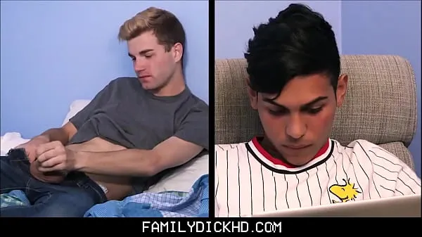 Hot Bear Step Dad Walks In On His Twink Step Son Fucking A Twink Latino Foreign Exchange Student And Joins In - Kristofer Weston, Ariano συνολικός σωλήνας