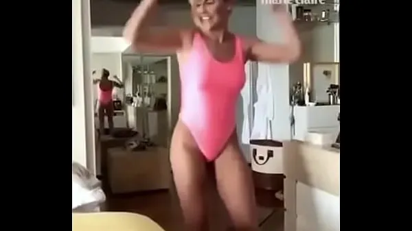 Caliente Actriz Globo bailando y mostrando su rabo tubo total