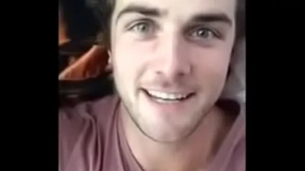 Caliente El actor Beau Mirchoff tubo total