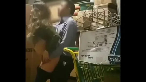 Chaud Teen Blonde mignonne Cerné dans l'entrepôt de Walmart vidéo complète Tube total