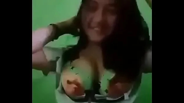 Quente tetas grandes linda garota tubo total