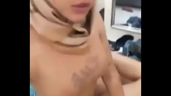 Hot Ladyboy Hijab dall'Indonesia Tubo totale