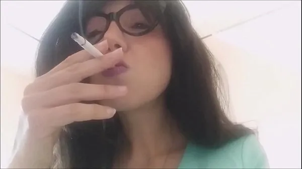 Heiße Smokin Sexy Babe Auf Wc Mit Strümpfen Und Einem Heißen Nerdy StilGesamtröhre