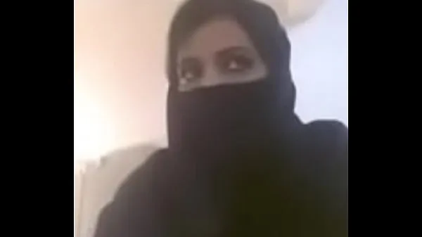 Vroča Muslim hot milf expose her boobs in videocall skupna cev