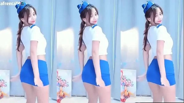 ホット チョコレートアイスクリームで踊る韓国の女の子 合計チューブ