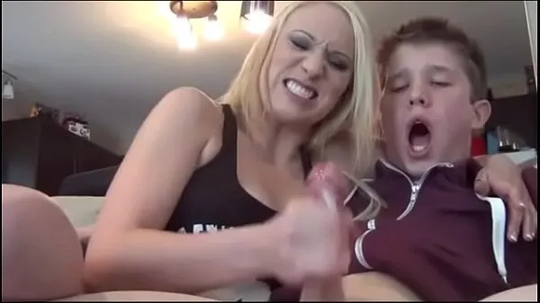 Lucky being jacked off by hot blondes total Tube populer
