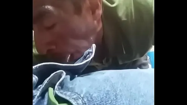 热Homeless Man Sucking My Cock Part 1总管