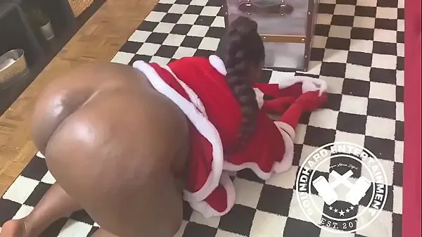 Caliente Ebony Mrs Claus Booty Cheeks tubo total