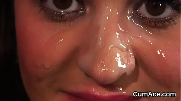 Kuuma Nasty bombshell gets cumshot on her face swallowing all the love juice putki yhteensä