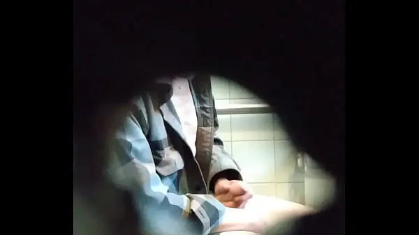 热Spying On White Perv in Restroom Part 3总管