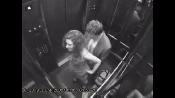 Caliente Fucking in the elevator tubo total