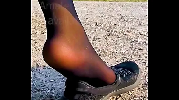 Chaud Sneakers pieds fétichisme des pieds clip vidéo fille orteil glisse hors de ses chaussures malodorantes en sueur Tube total