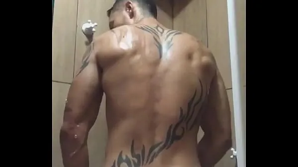 Caliente Gp Gleison de Fortaleza masturbándose en el baño tubo total