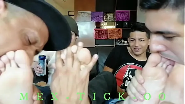 Hot SUCKING FEET Tubo totale