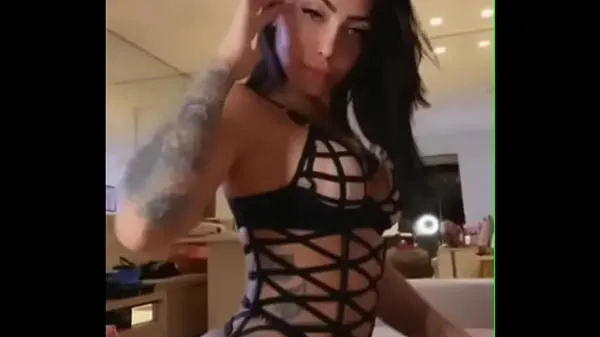 Caliente MC Mirella travieso tubo total