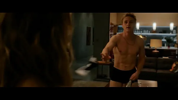 Caliente Ben Hardy Escena de sexo en Los Voyeristas 2021 tubo total