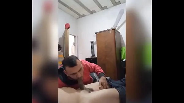 Caliente con el de traje me tómo su leche tubo total