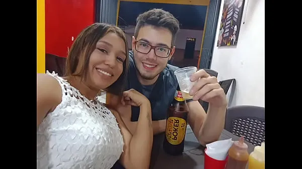 Caliente Pareja joven haciendo el amor apasionadamente tras un encuentro romántico en el mejor hotel de España Estados Unidos tubo total