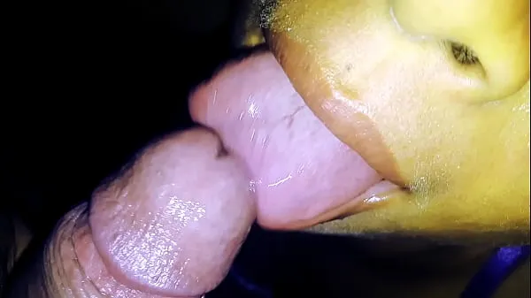 Chaud Hot Mexican suce une bite et reçoit une décharge de sperme dans sa petite bouche sexy Tube total