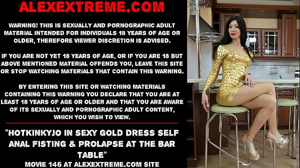 Gorąca Hotkinkyjo in sexy gold dress self anal fisting & prolapse at the bar table całkowita rura