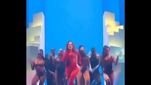 Anitta wiggling her tail at the VMAs Jumlah Tiub Panas