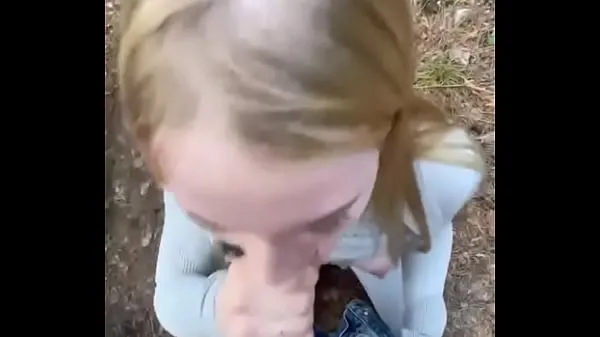 Chaud Baiser en public dans la forêt avec une salope blonde Tube total