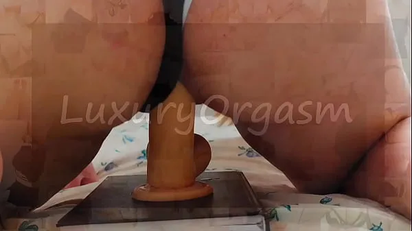 Caliente Ayuda ! No puedo dejar de correrme en esta gran polla de goma - Luxury Orgasm tubo total